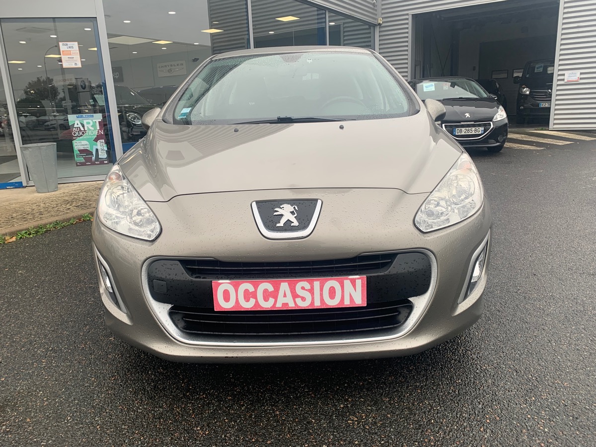 Peugeot 308 120 ch | Rétroviseurs électriques | Climatisation | Sièges rang 2 rabattables à plat