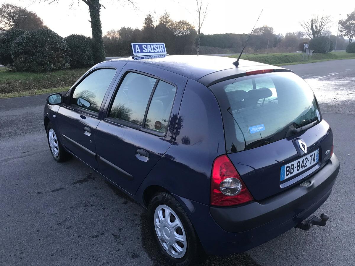 RENAULT Clio II 1.2i 75 ch authentique 96063 km