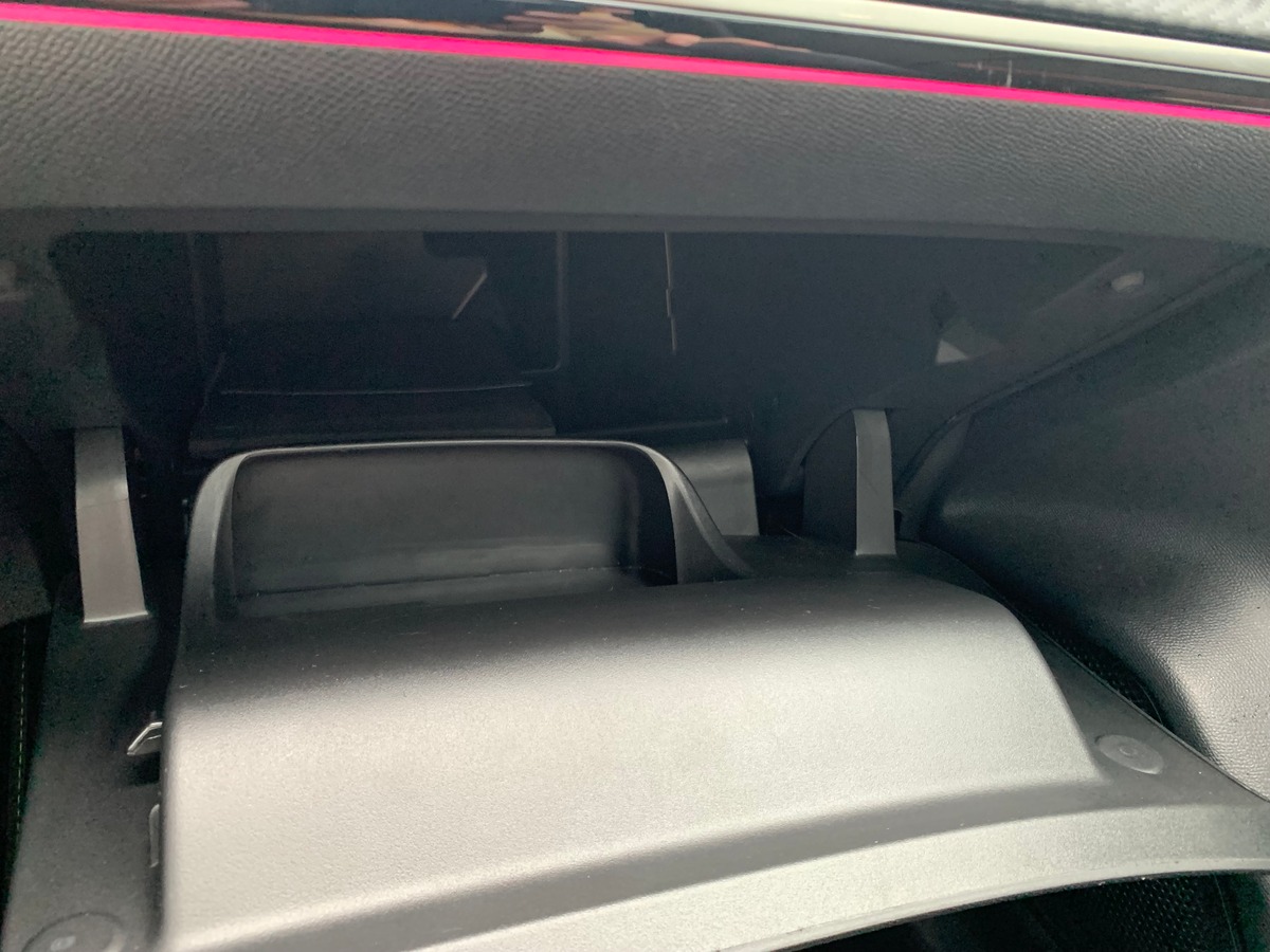 Peugeot 208 130 | GT | Toit panoramique | Caméra recul | Avertisseur angles morts | Apple car play