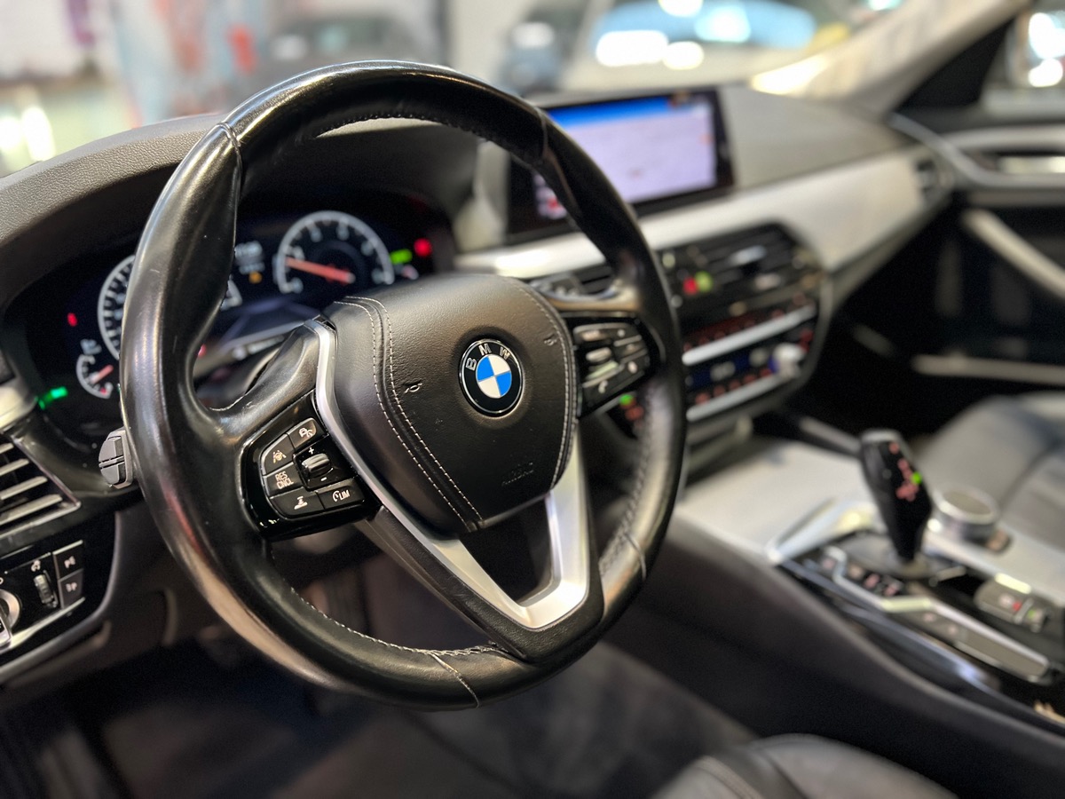 Bmw Série 5 (G31) TOURING xDrive 530D 265 BVA8 LUXURY /Toit pano / Attelage Électrique/