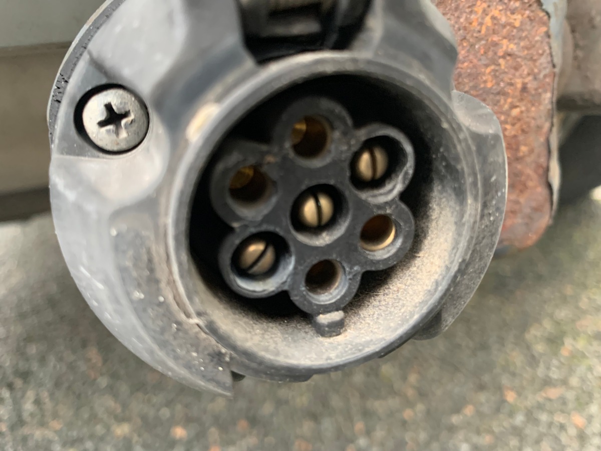 Ford Kuga 140 | TREND | Radar de stationnement avant arriére | Attelage | Climaisation | Jantes 17''