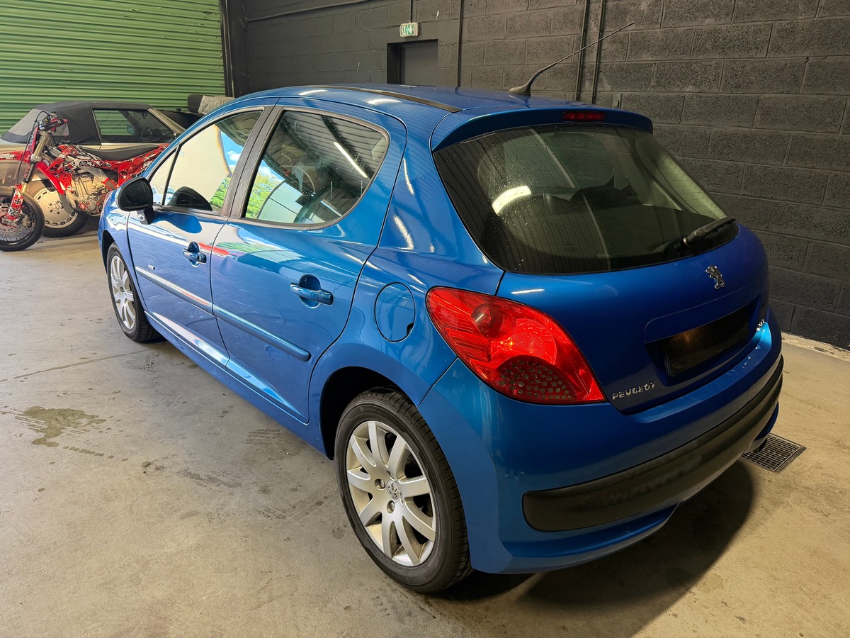 Peugeot 207 1.6 VTI 120CH Premium Pack / 5 portes / Clim auto
