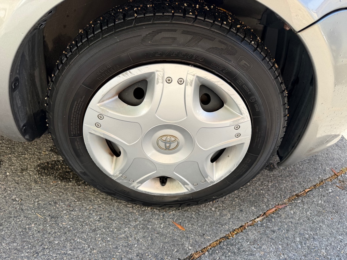 Toyota Yaris VVTI 1.0 65 CV / Boîte auto / 1 er Main / KM réel