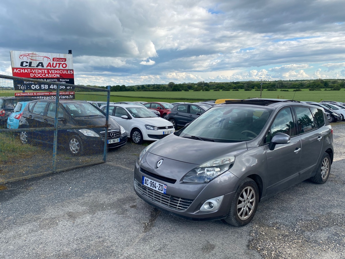 RENAULT Scenic III 3 1.9 dci 130cv 1ere main petit prix aucun frais à prévoir 