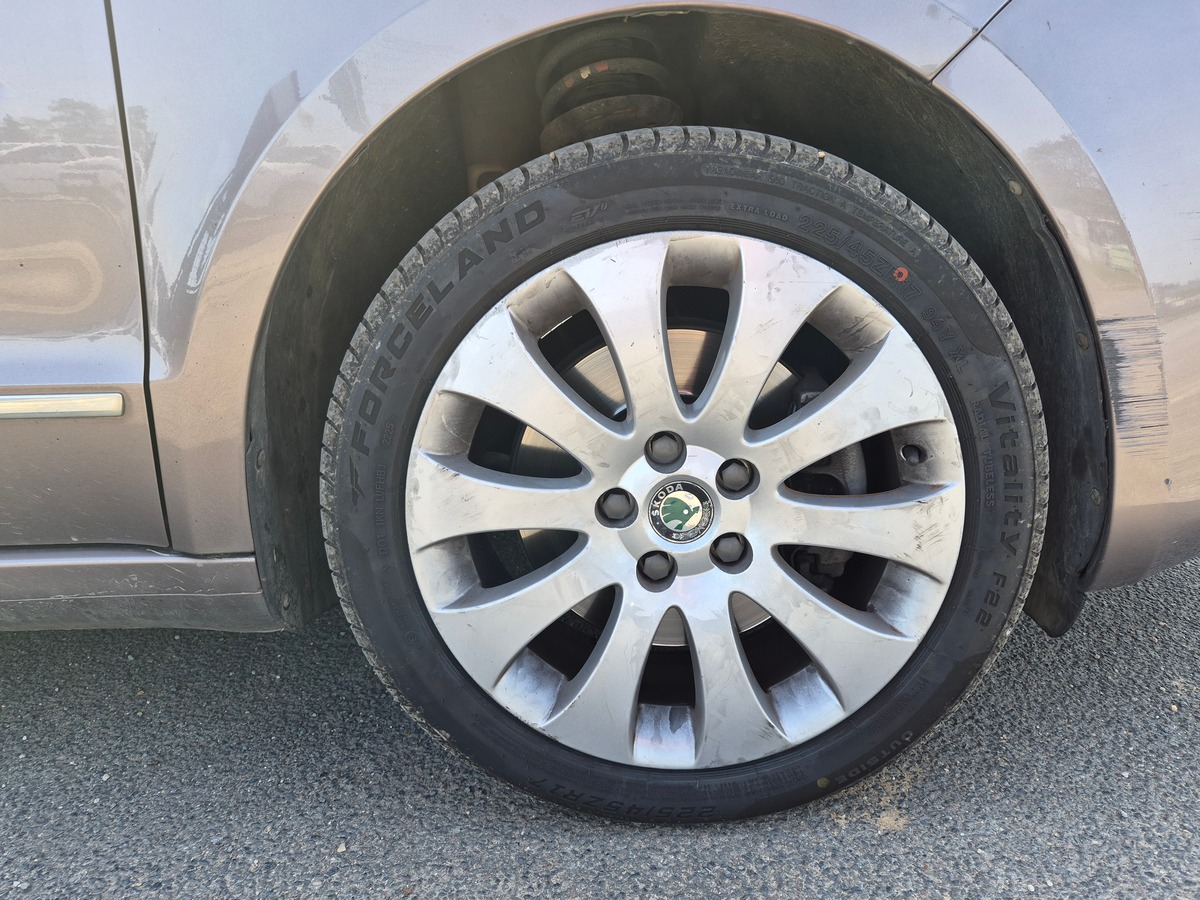 Skoda Superb Combi II 2.0 TDI 170 CR FAP PRAHA DSG