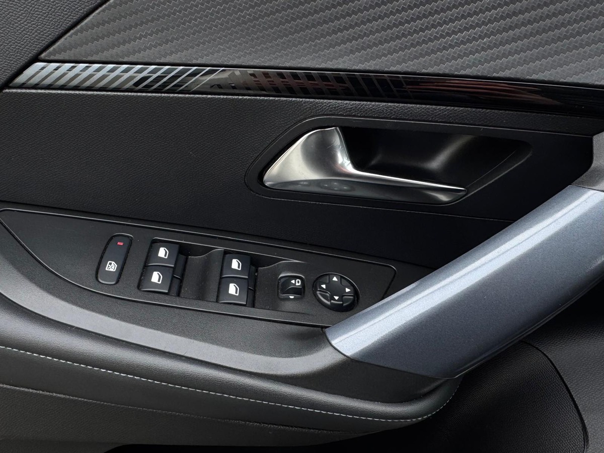 Peugeot 2008 BlueHDi 130 S&S EAT8 Allure