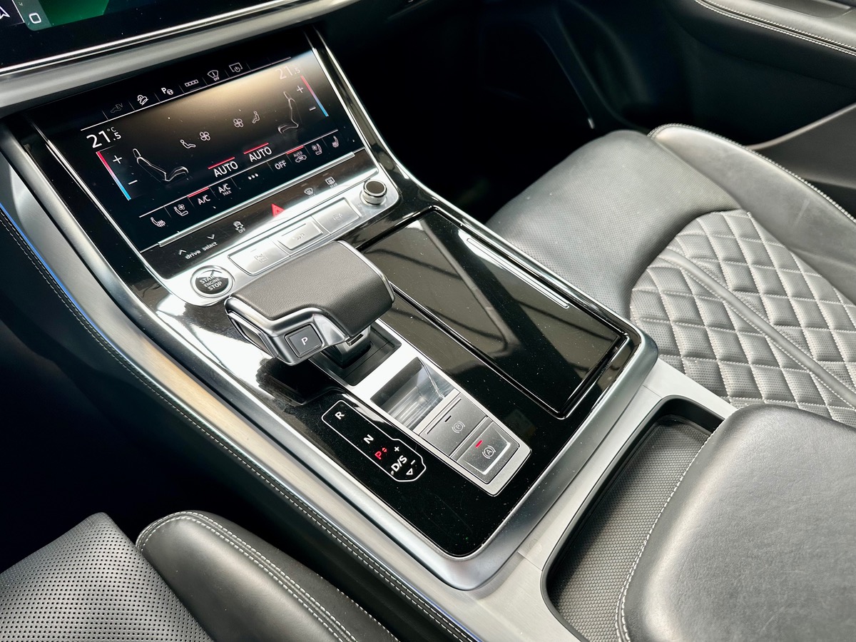 Audi Q8 60 TFSIE 462 Compétition Tiptronic 8 Quattro 1ère Main FR Full Options
