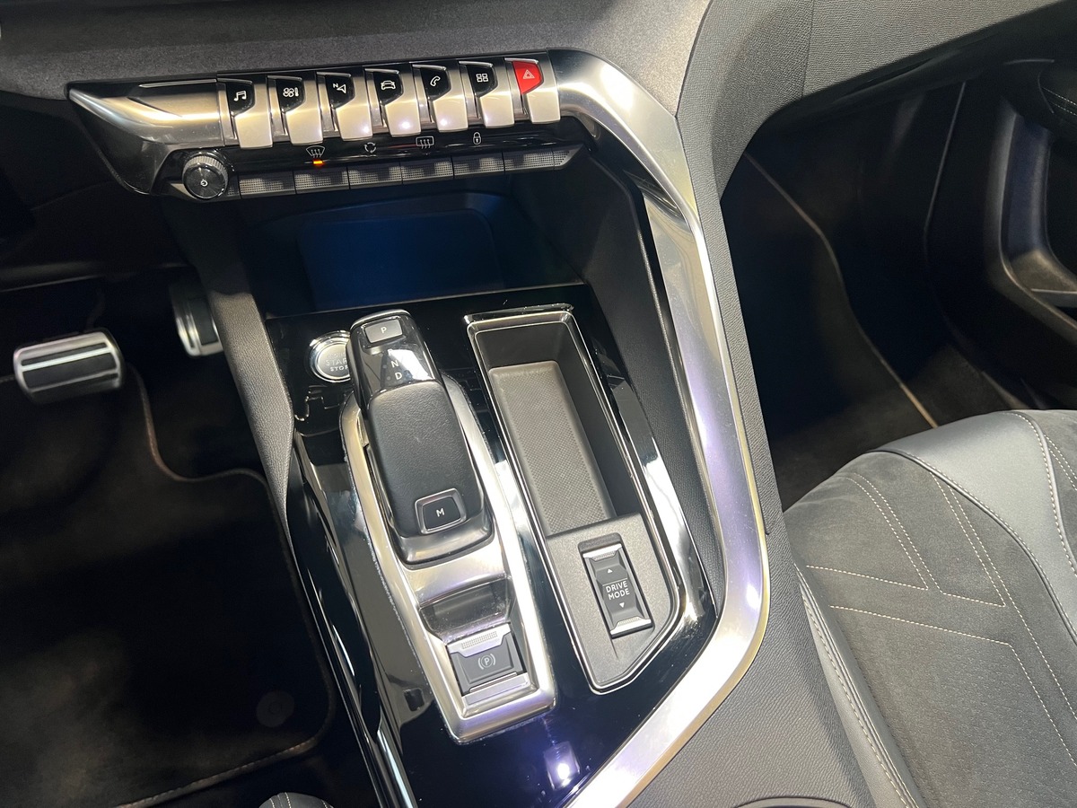 Peugeot 3008 II (2) GT 1.5 BLUEHDI 130 cv EAT8 S&S /TOIT PANORAMIQUE/CARPLAY/
