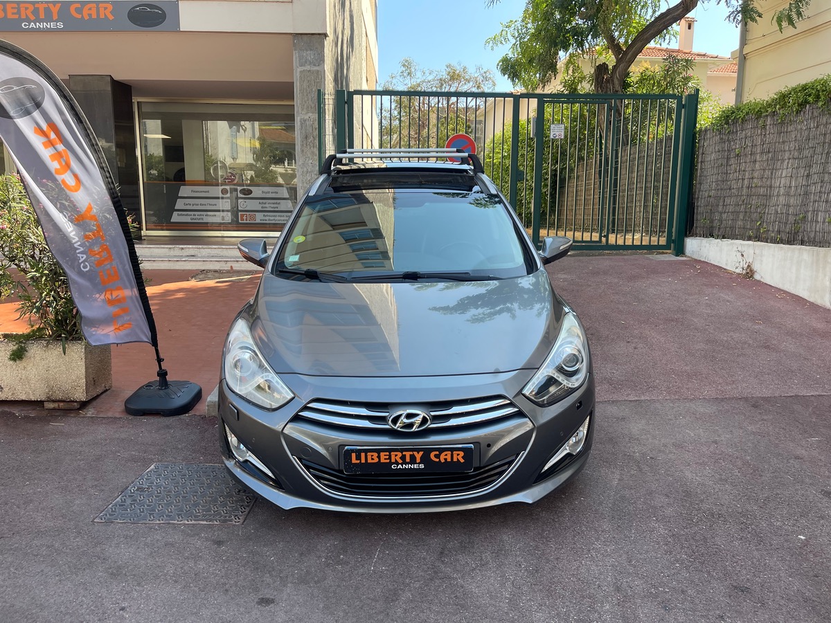 Hyundai i40 SW 1.7 CRDI 136 CV / Toit ouvrant / Barre de Toit / Moteur à Chaine