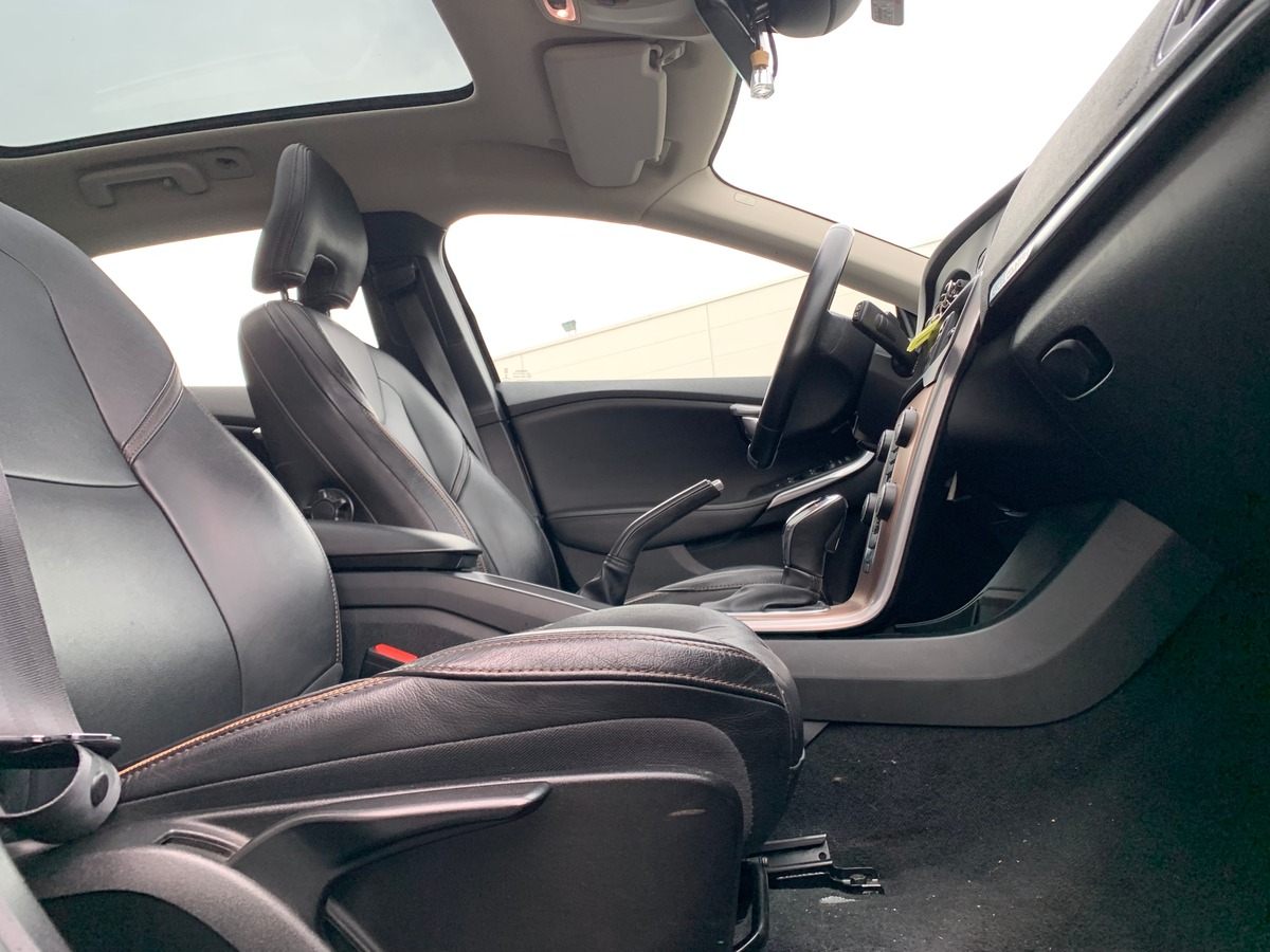 Volvo V40 Cross Country 150 ch | Toit panoramique | Cuir | GPS | Régulateur de vitesse