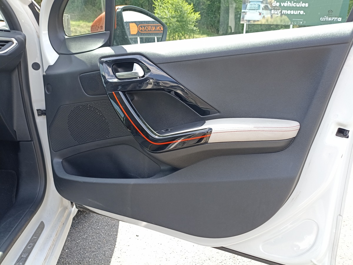 Peugeot 208 1.6 HDI 115 ROLLAND GARROS