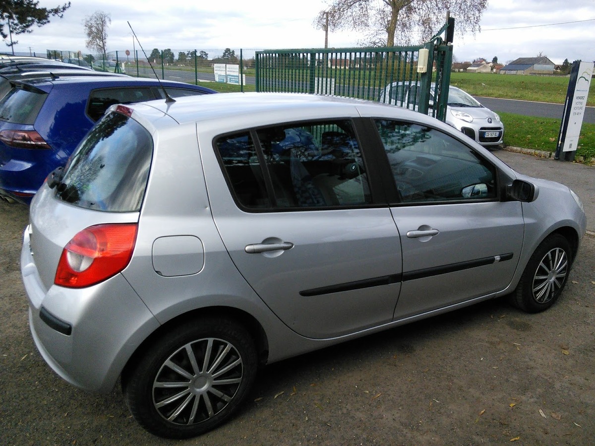 RENAULT Clio III 5 Portes 1.5 dCi 86 cv Privilege CLIM - distribution faite