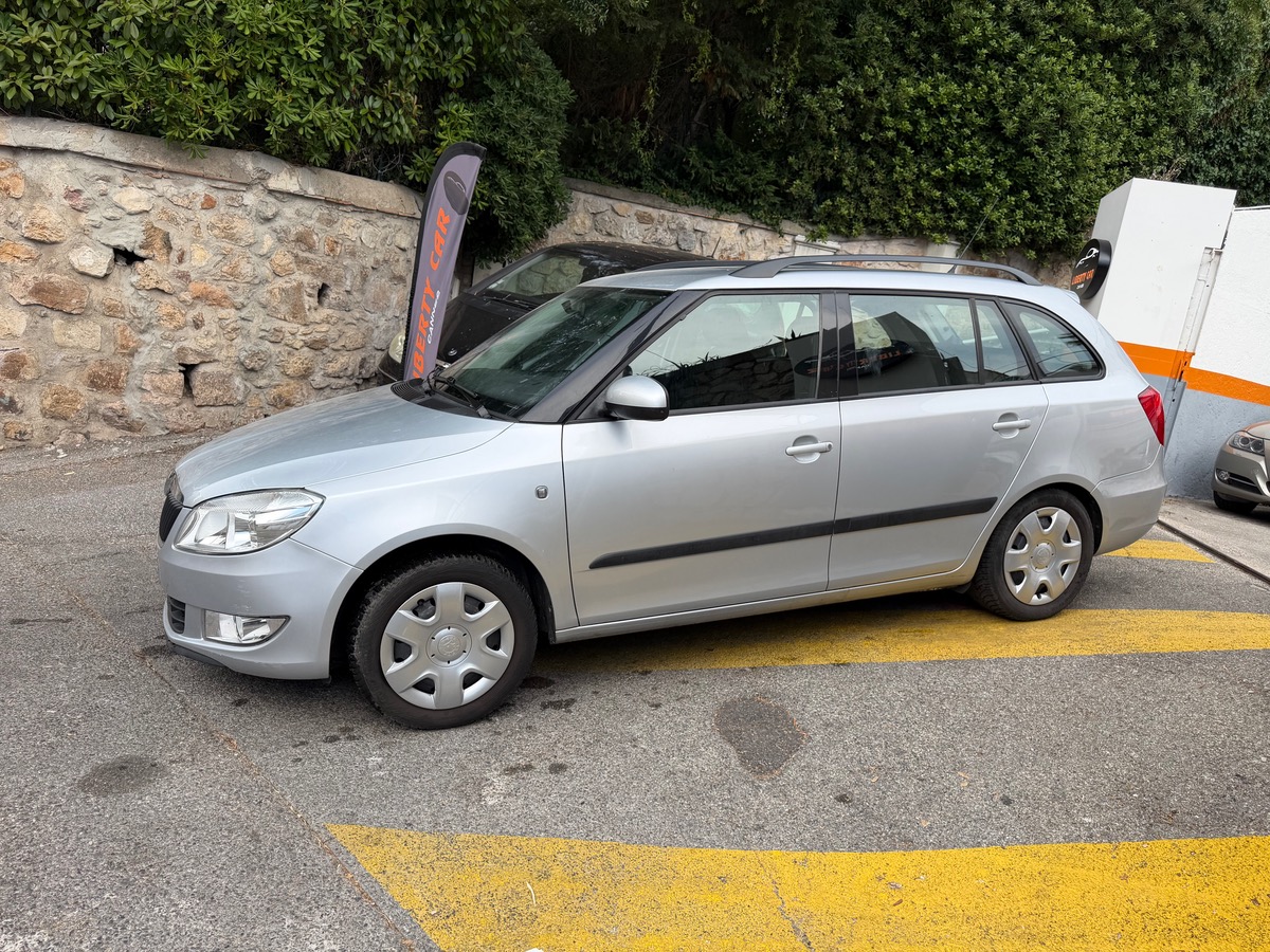 Skoda Fabia Combi 1.2 TSi 85 CV Phase 2 / 1er Main / Clim / Radar /Entretien Complet