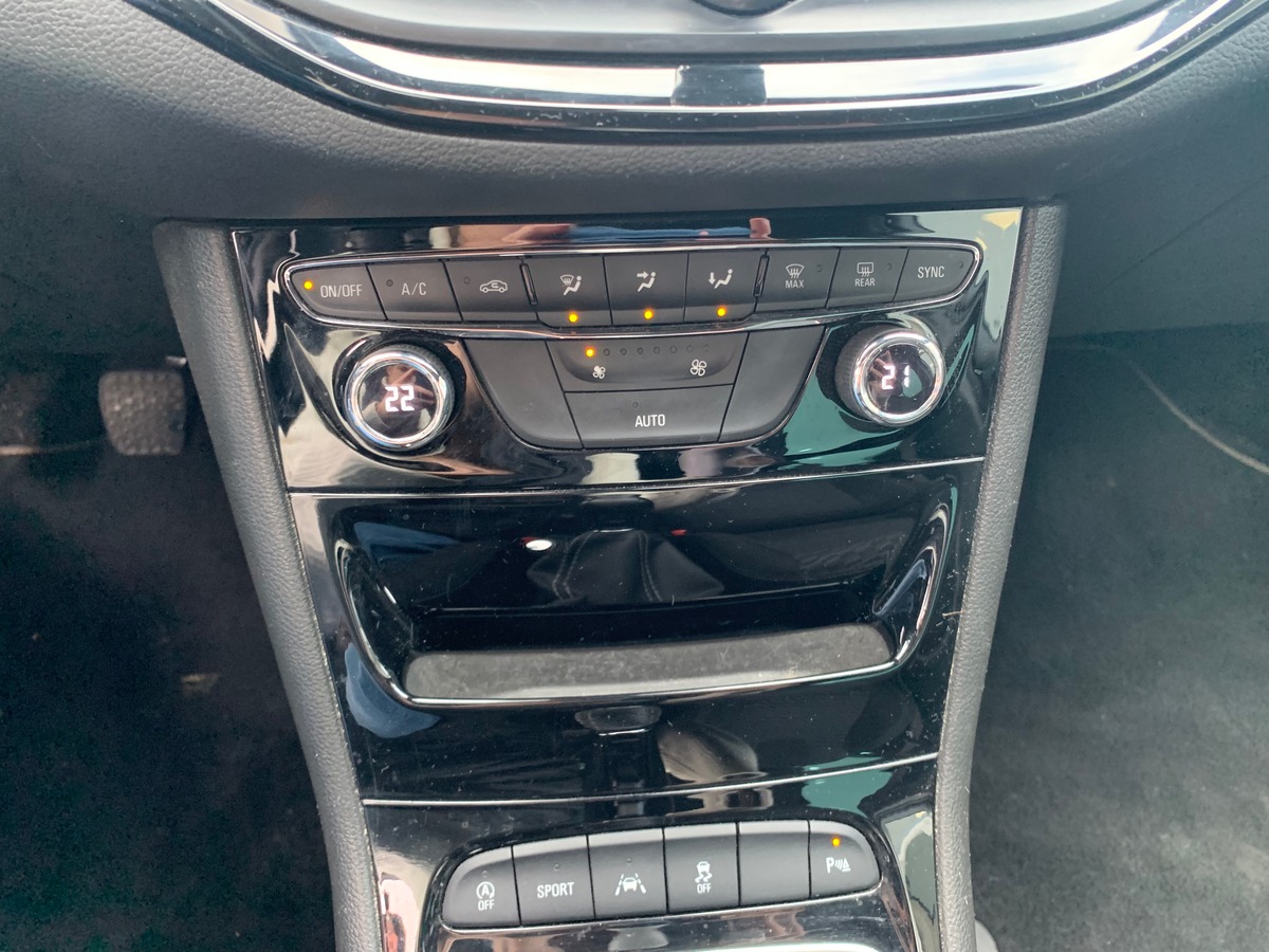 Opel Astra 105 ch | Black Edition | Caméra recul | Régulateur vitesse | Radar de stationnement avant