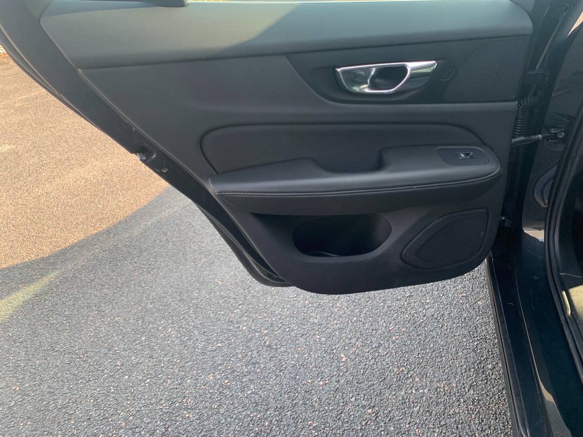 Volvo V60 150 ch | Momentum business | Caméra de recul | Avertisseur Angles Morts | Apple car Play