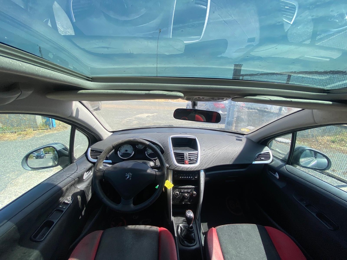Peugeot 207 1.6 hdi 92cv toit panoramique EDITION LIMITEE SERIE 64