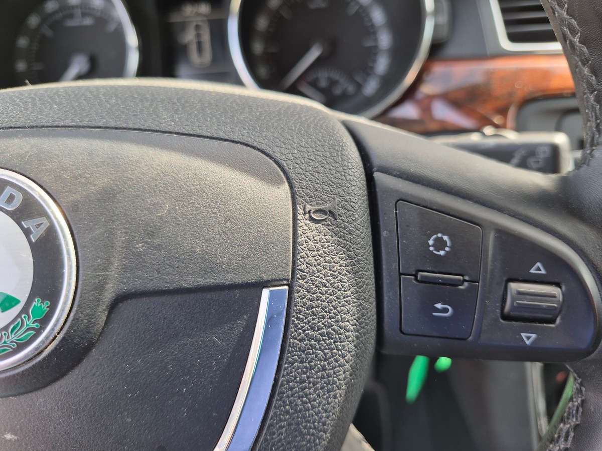 Skoda Superb Combi II 2.0 TDI 170 CR FAP PRAHA DSG