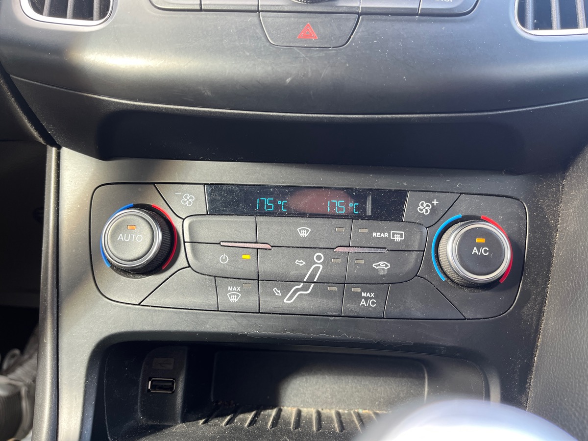 Ford Focus 1.0 Ecoboost 125ch ST LINE, Caméra de recul,  GPS, radars AV et AR, Clim Auto bizone