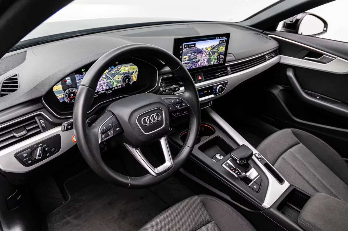 Audi A4 Avant V 40 TFSI 204ch S Line S tronic 7 Attelage Caméra Feux LED matrix