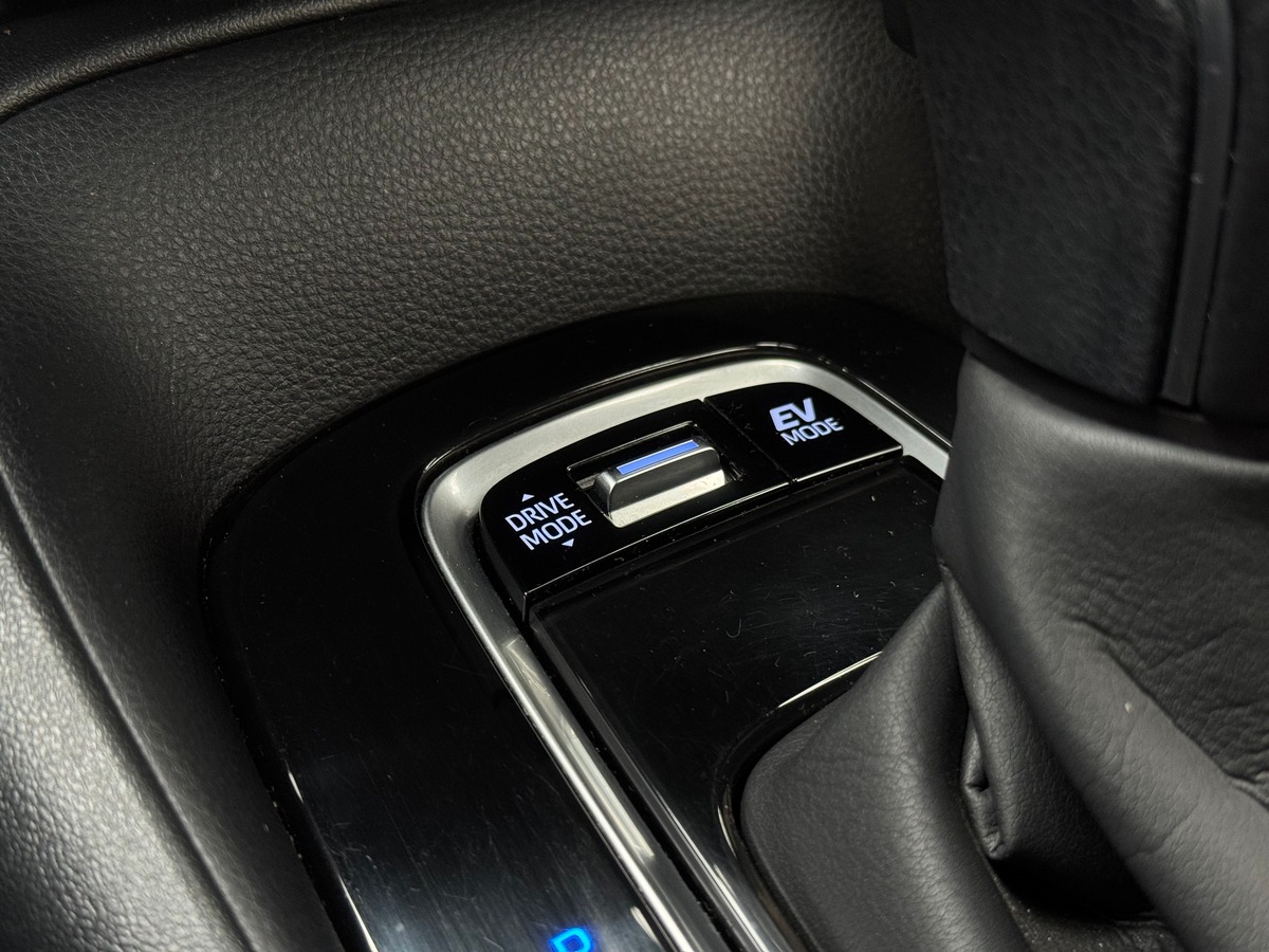 Toyota Corolla Dynamic business 1.8 VVT-i 122 HSD