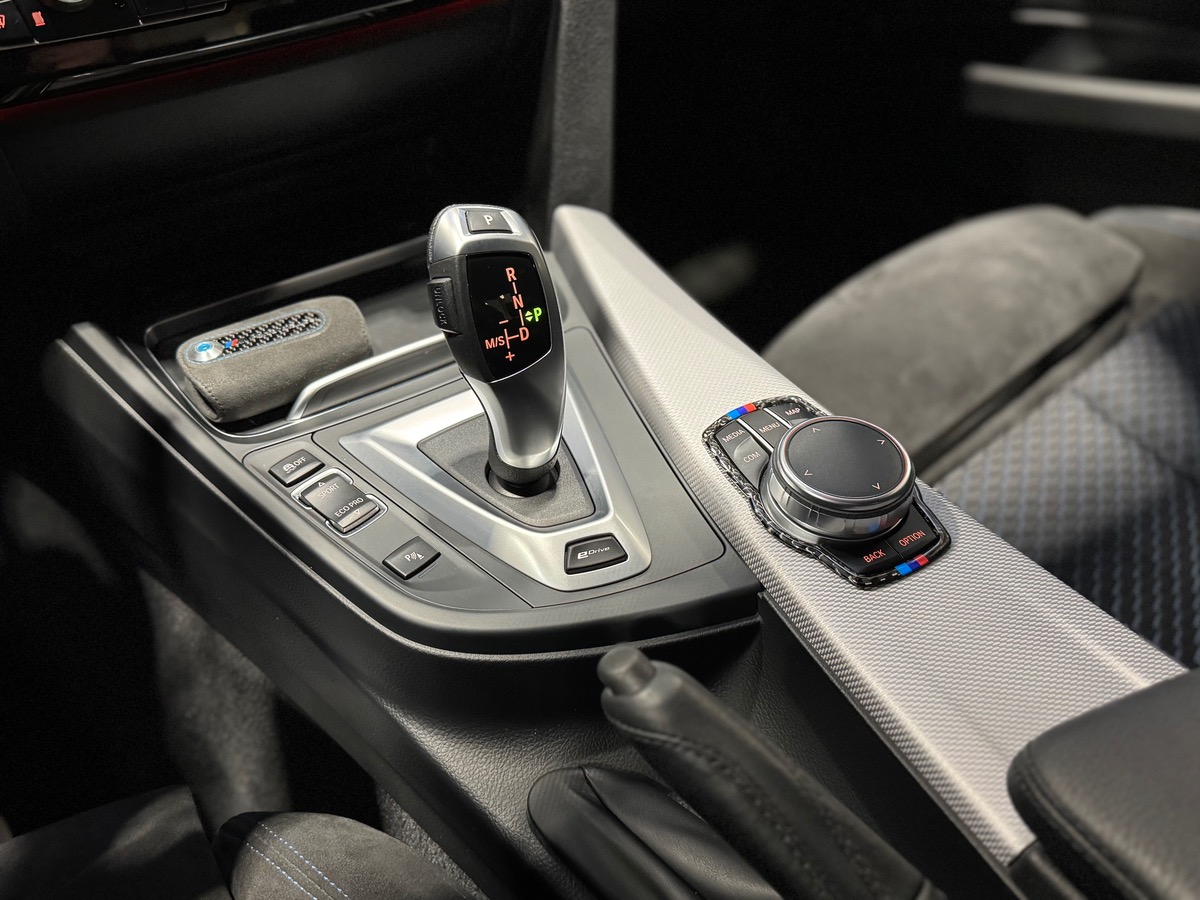Bmw Série 3 330E IPERFORMANCE 252CV PACK M DKG8 1ER MAIN/UHD/CARPLAY/ALCANTARA ÉTRIER MPERFORMANCE M