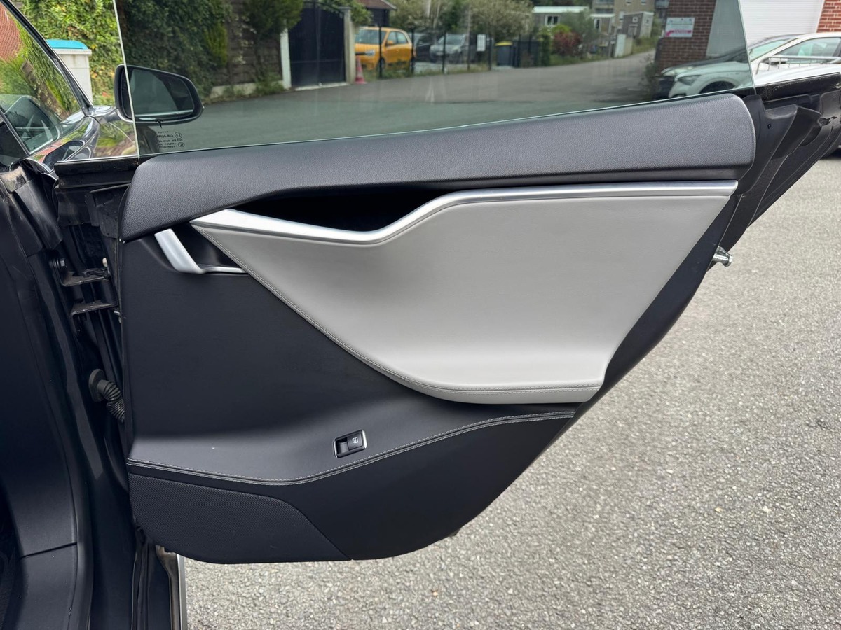 Tesla Model S 85 367CV 7 places - Recharge gratuite à vie