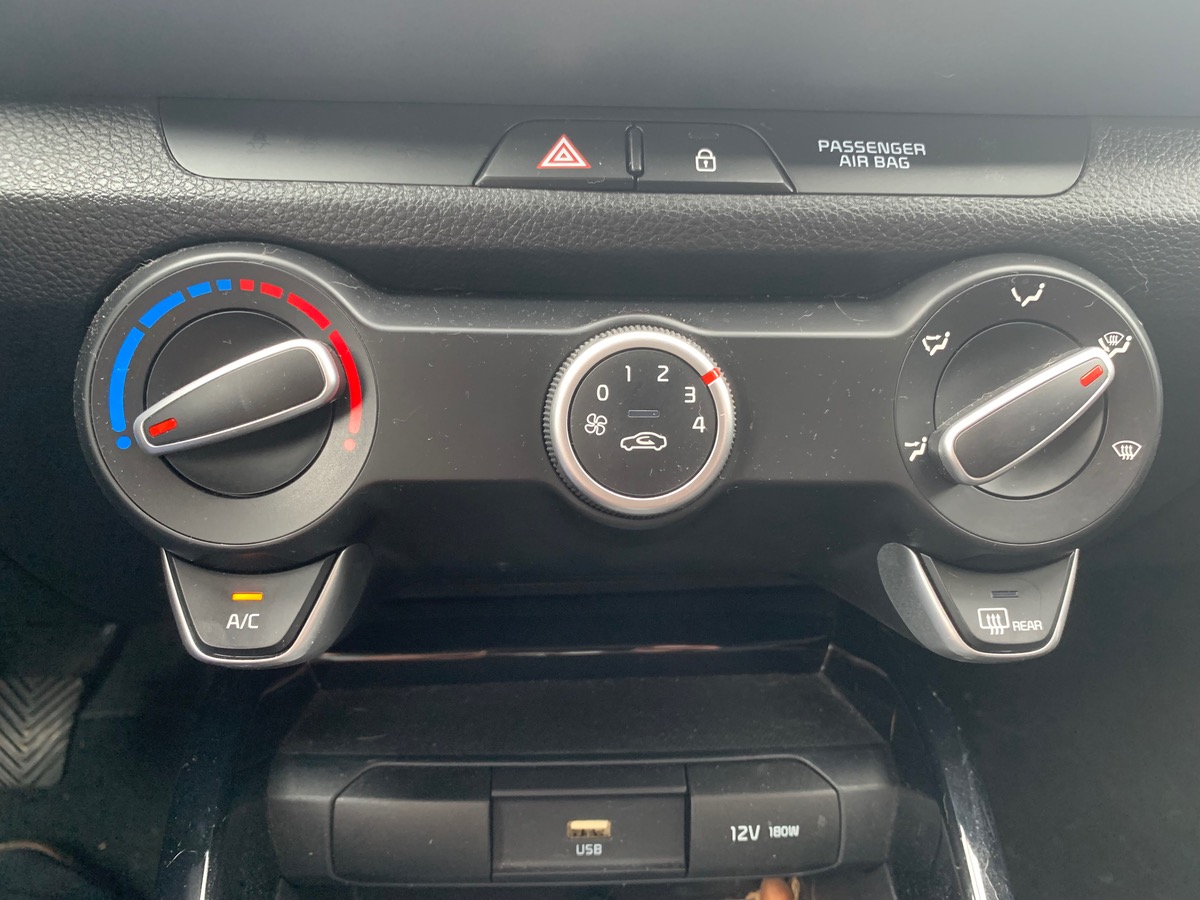 Kia Stonic 120 ch | Active | Caméra recul | Apple Car Play | Entretiens et Garantie constructeur