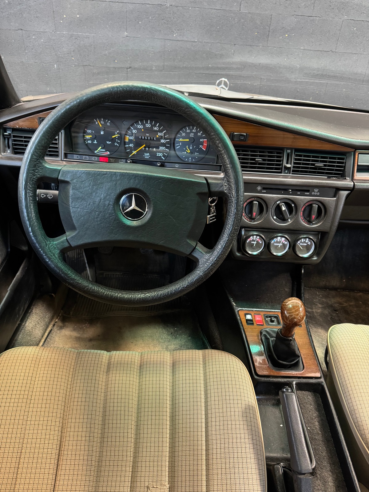 MERCEDES 190 E 2.0 122CV BVM5 W201