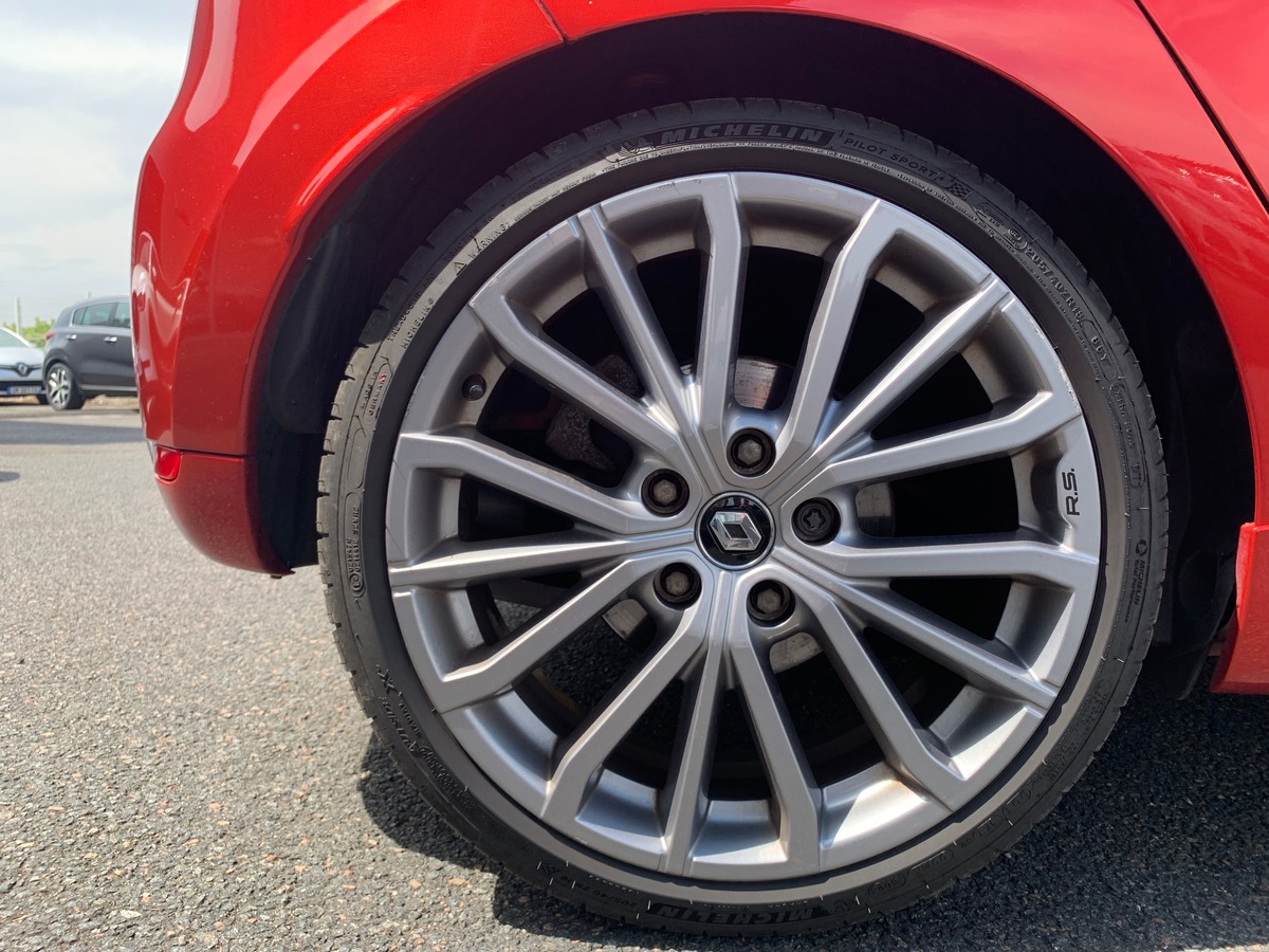 RENAULT Clio IV 200 ch | RS | Caméra recul | Régulateur vitesse | GPS | Bluetooth | Palettes volant