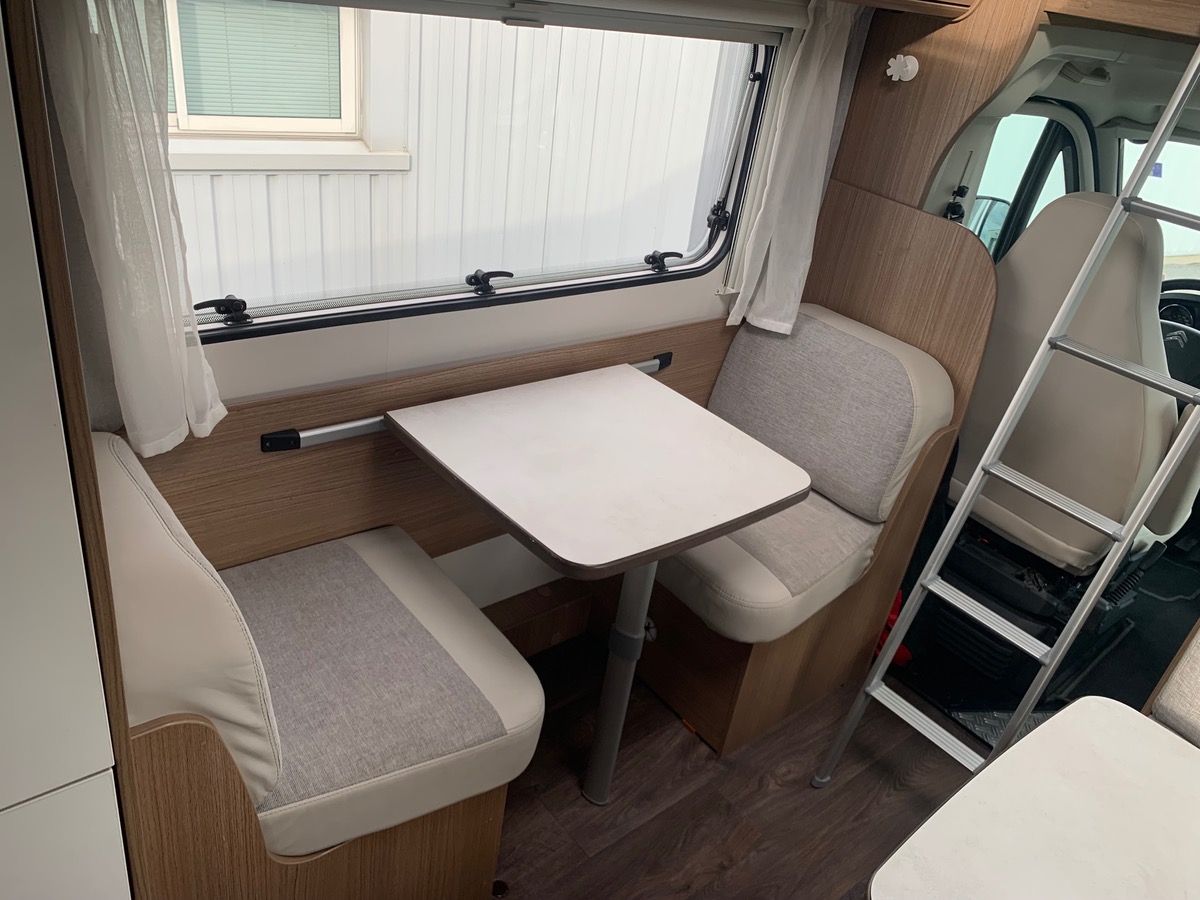 Capron A 140 ch | CAMERA DE RECUL |  LITS SUPPERPOSES | STORE EXTERIEUR | Climatisation manuelle