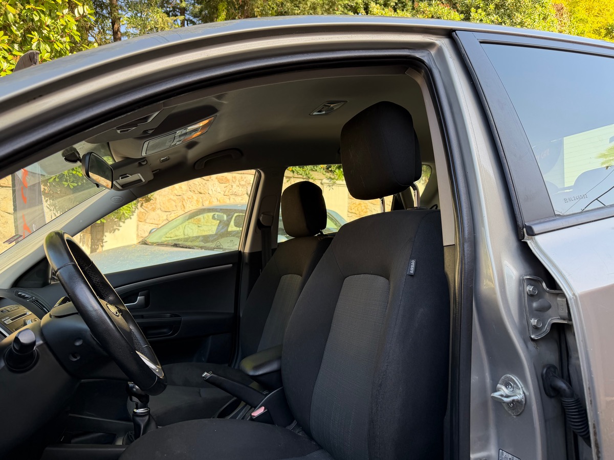 Kia Ceed 1.6 i 125 CV / 1er Main / Embrayage Neuf / Moteur à Chaine / Clim /5 Portes