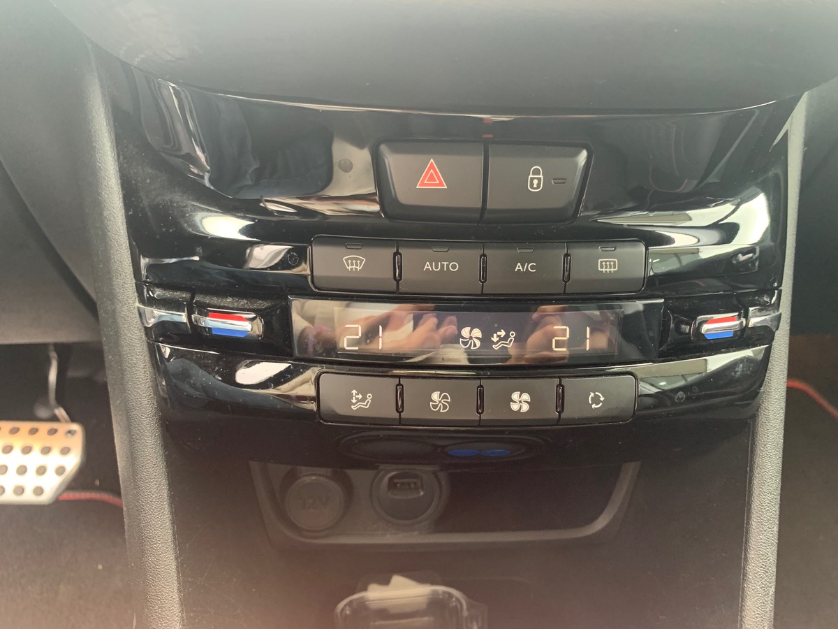 Peugeot 2008 GT LINE | 120 CHEVAUX | Caméra recul | Boite Automatique |  Garantie 20/12/2025
