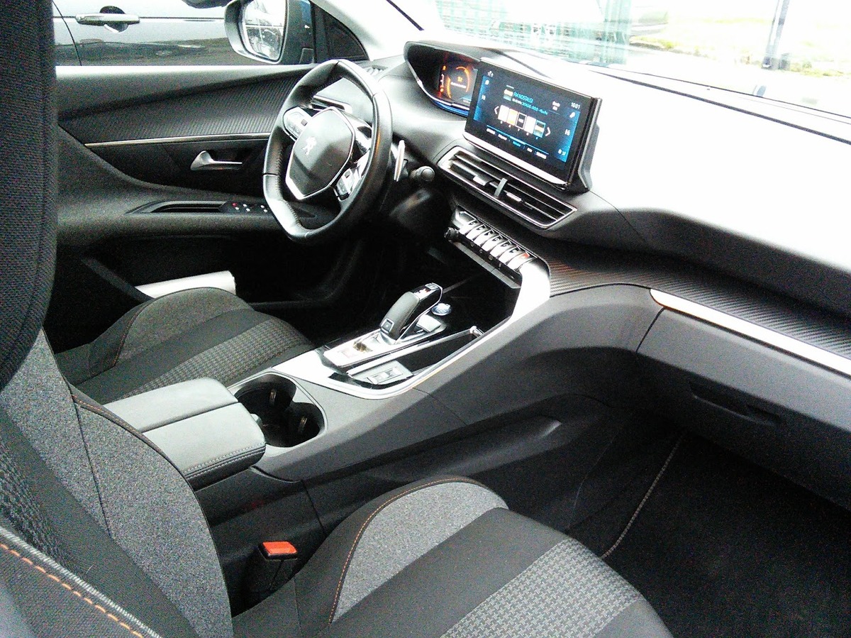 Peugeot 5008 1.5 BleuHDI EAT8 130 ACTIVE PACK 7 PLACES - Première main