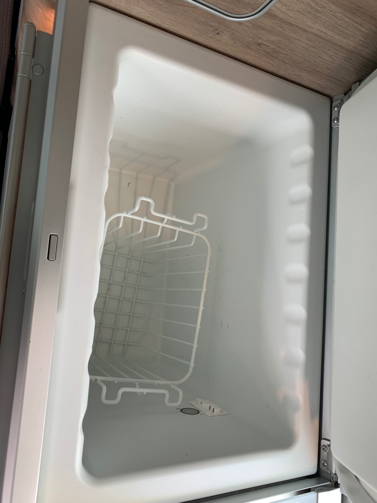 Volkswagen California 150 | COAST | Premiére Main | Attelage | Rallonge lit | Pneus Toutes Saisons