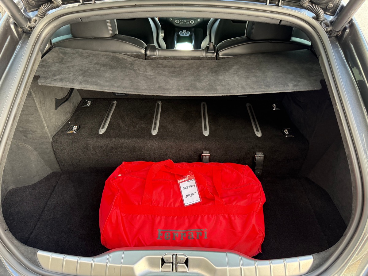 Ferrari Ff V12 / CARNET / 67009 KMS