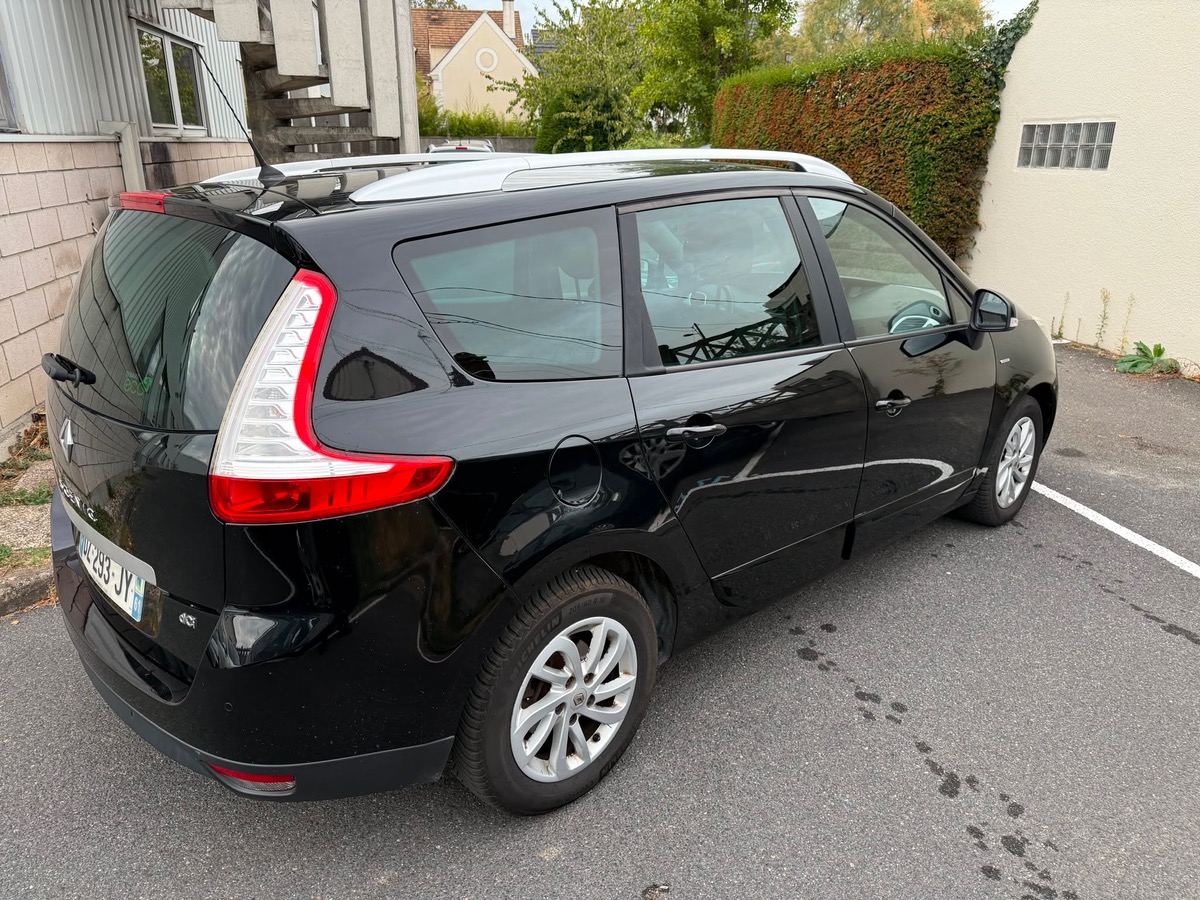 RENAULT Grand Scenic 1.5 DCI 110 CV LIMITED 7 place 1er mains garantie 6 mois