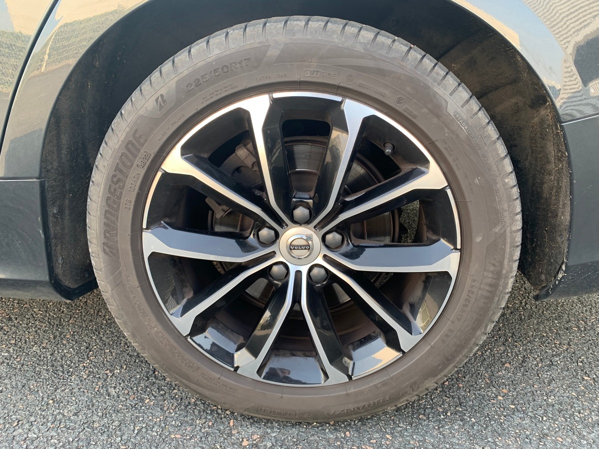 Volvo V60 150 ch | Momentum business | Caméra de recul | Avertisseur Angles Morts | Apple car Play