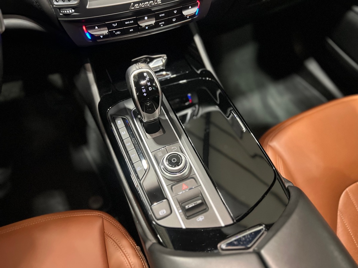 Maserati Levante Diesel 3.0 V6 Turbo 275 SPORT /CARPLAY/ATTELAGE/