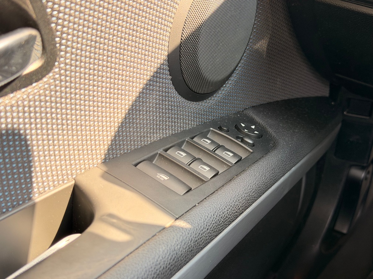 Bmw Série 3 Cabriolet Sport Design (E93) LCI 320d 2.0 d 184 cv Boîte auto - Sièges Alcantara