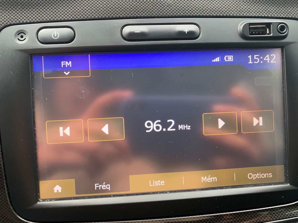 Dacia Sandero 90 ch | Lauréate | Phase 2 | GPS | Régulateur de vitesse | Climatisation | Bluetooth