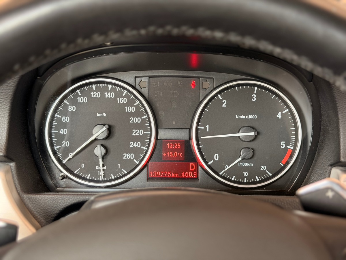 Bmw Série 3 Cabriolet Sport Design (E93) LCI 320d 2.0 d 184 cv Boîte auto - Sièges Alcantara