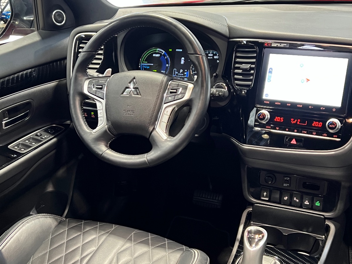Mitsubishi Outlander 2.4 PHEV 4WD 135CV TO+ATT c