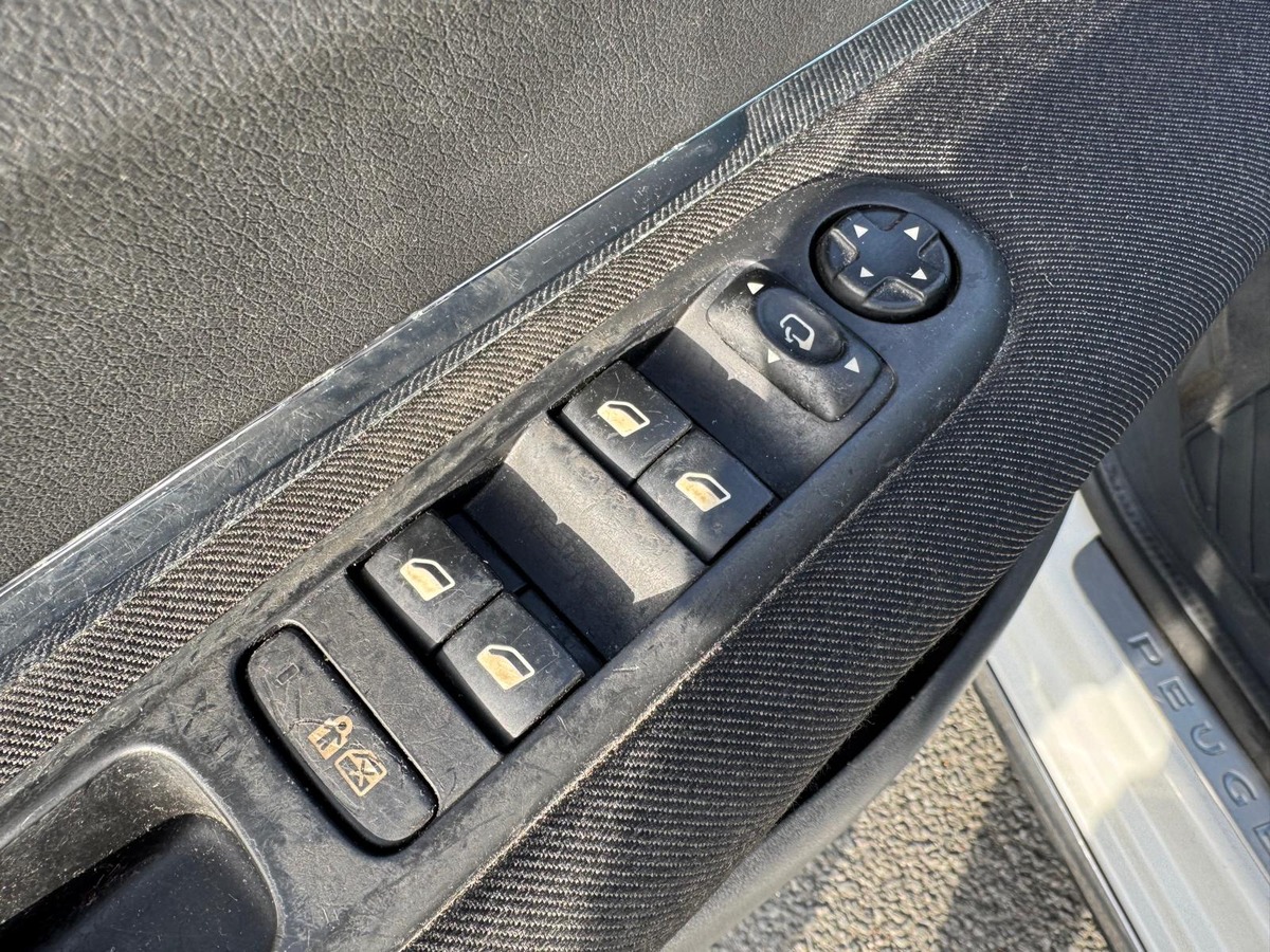 Peugeot 3008 1.6 HDi 110 - Boite Auto - Premium Pack - Garantie