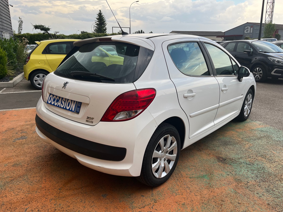 Peugeot 207 5 portes 1.6 HDi 90 CH