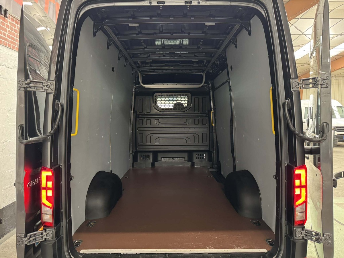 Volkswagen Crafter 35 L3H3 2.0 TDI 140cv DSG business line 41.017 kms