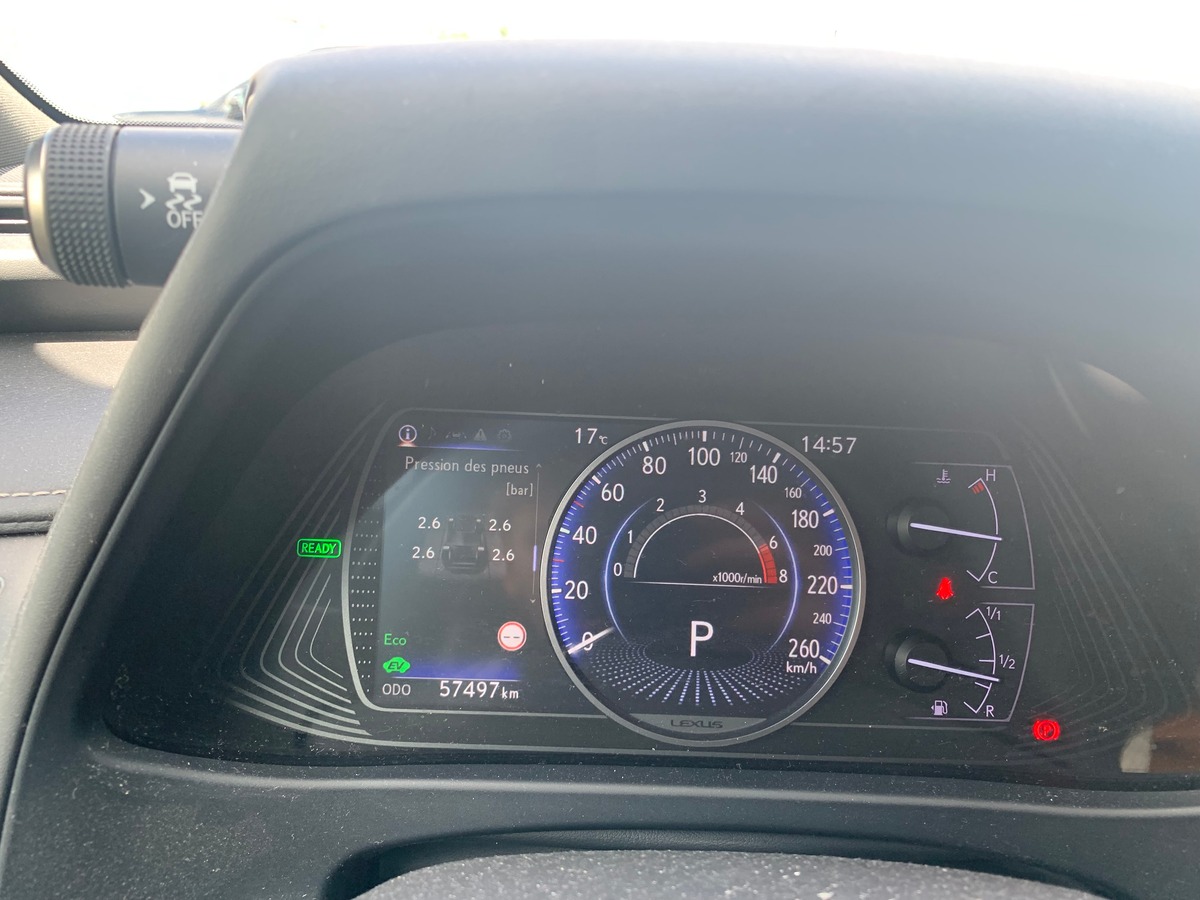 Lexus UX 250 | 184 ch | Pack Confort | Apple car Play | Caméra recul | Régulateur vitesse adaptatif