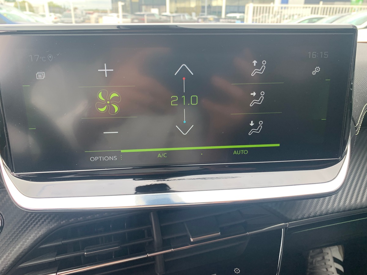 Peugeot 2008 130 chevaux | GT | Caméra de recul | Apple car Play | GPS | Palettes au volant