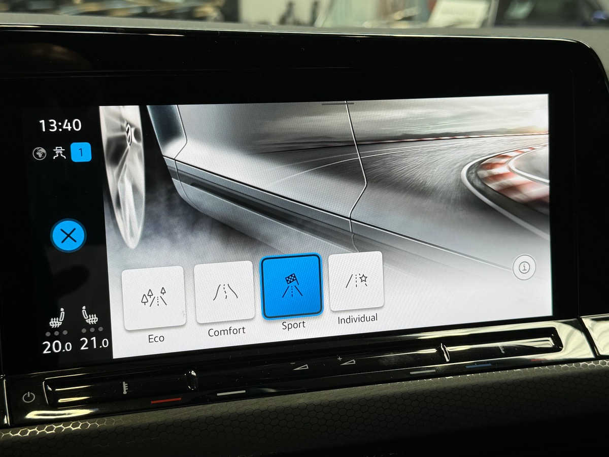 Volkswagen Golf VIII GTI 2.0L TSi 245CV DSG7 - GARANTIE VW - TO/CARPLAY/SIEGES CHAUFFANTS