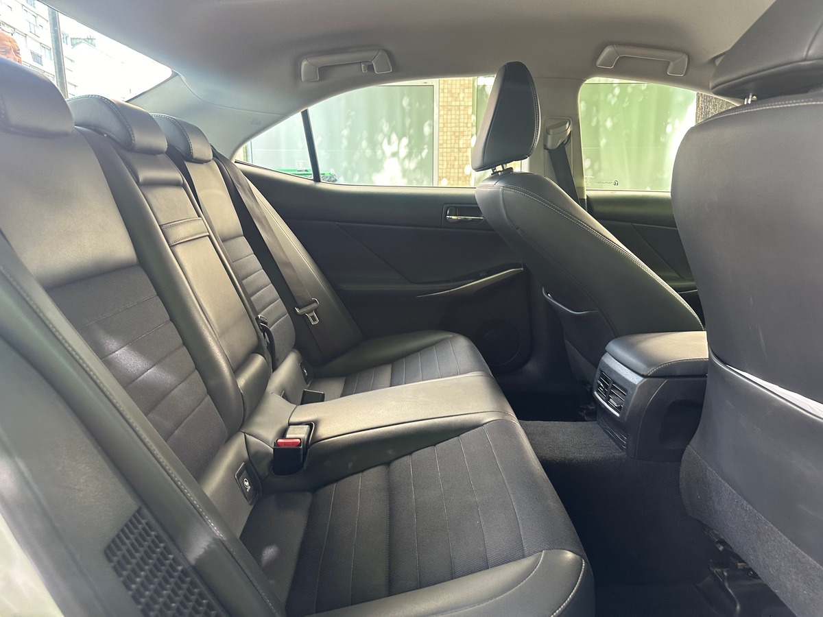 Lexus IS300 H Business E-CVT 181 cv Entretien Lexus