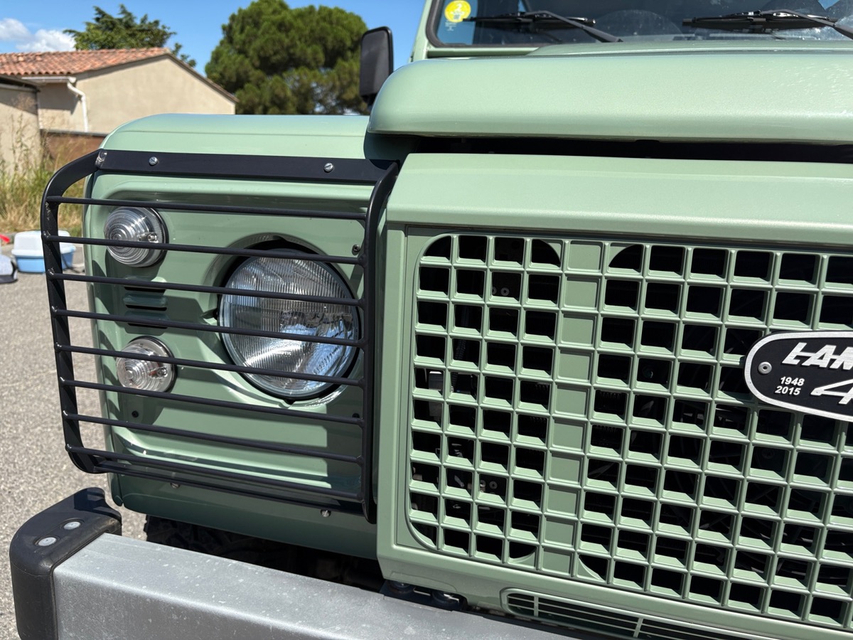 Land-Rover Defender 3  2.2 TD 122 HERITAGE EDITION
